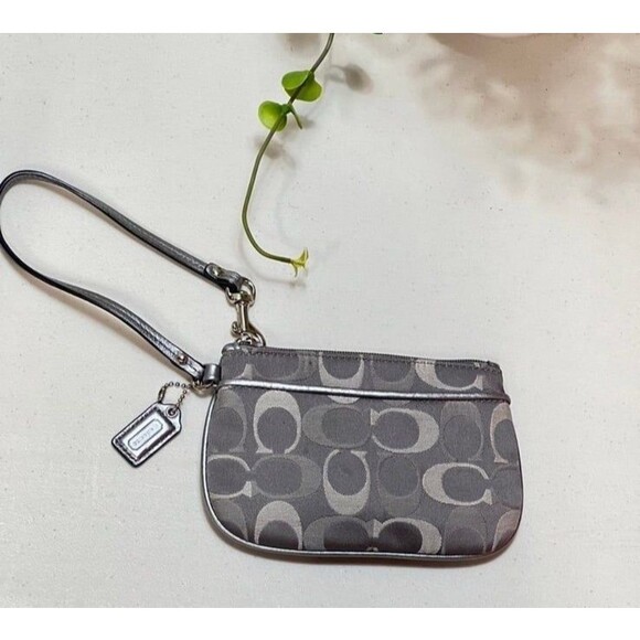 COACH SIGNATURE C SMALL SILVER WRISTLET F45659 SILVER/GREY WHITE - Picture 1 of 8
